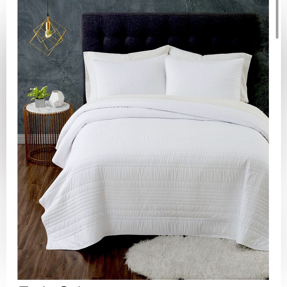 Full/Queen 3 Piece Quilt Set brand “BRAND NEW” still in package